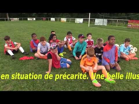 Rencontre entre le Secours populaire et les jeunes du club de football de Magny (89)